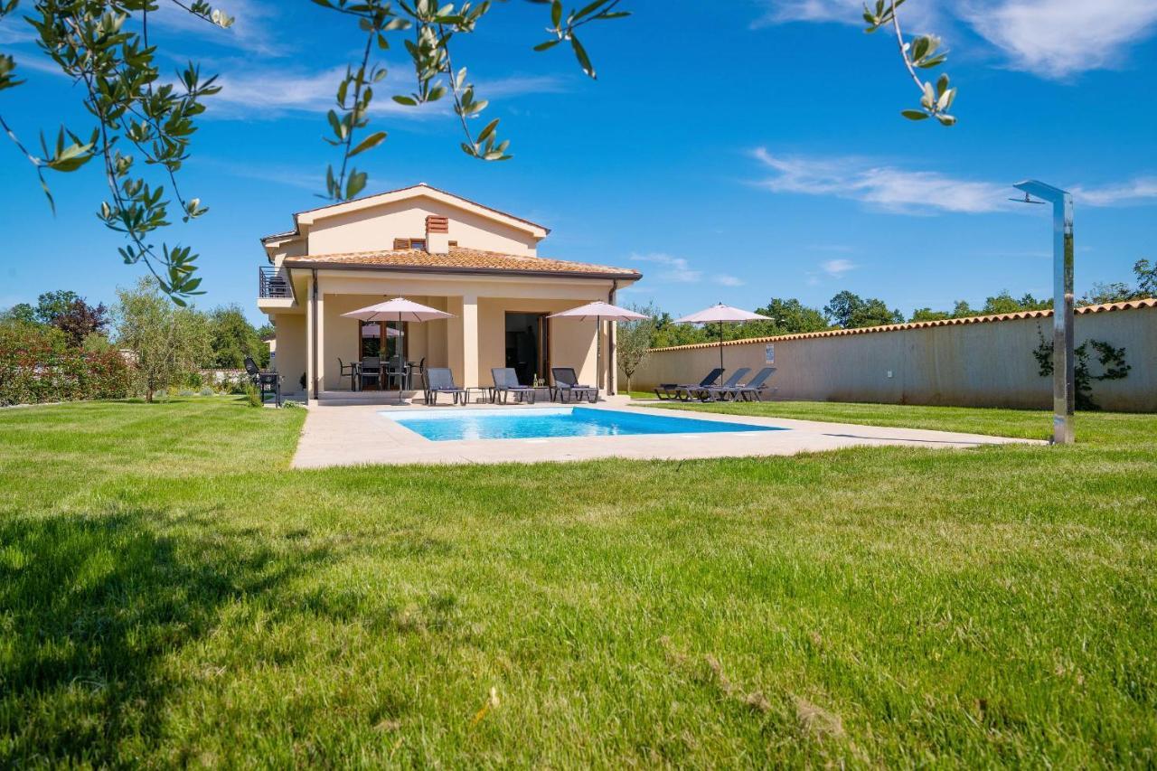 Holiday House Luca โปเรช ภายนอก รูปภาพ