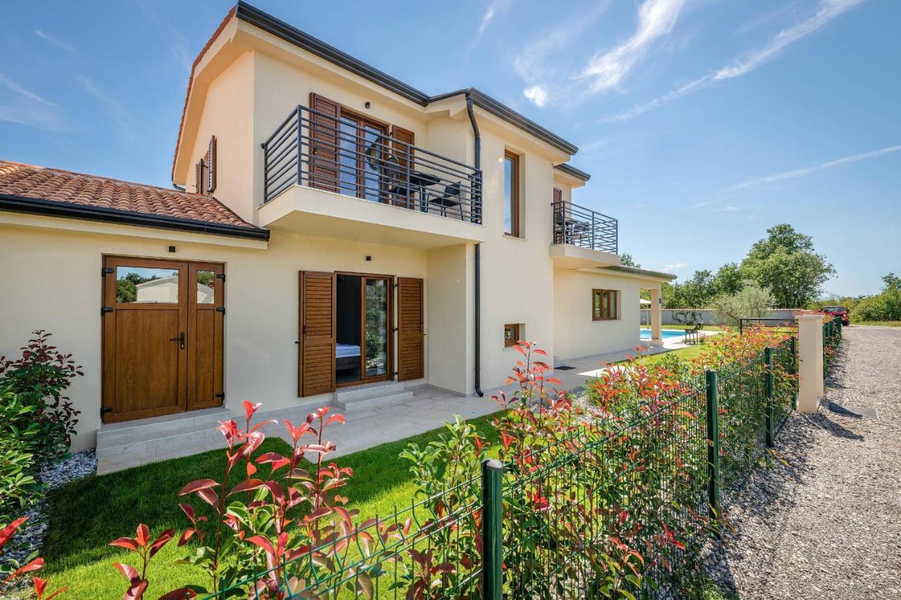 Holiday House Luca โปเรช ภายนอก รูปภาพ