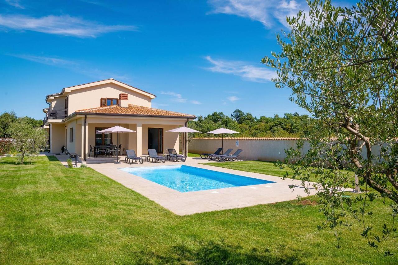 Holiday House Luca โปเรช ภายนอก รูปภาพ