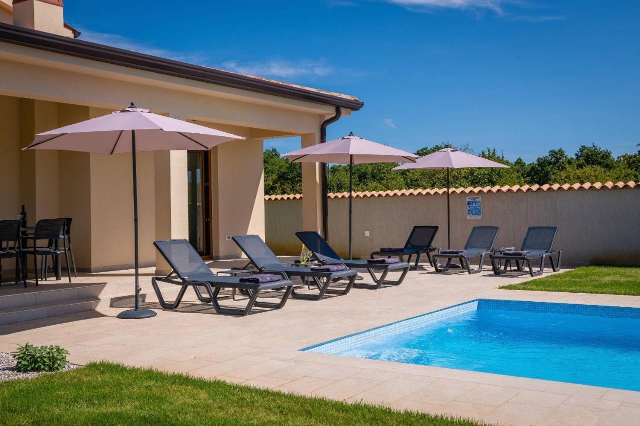 Holiday House Luca โปเรช ภายนอก รูปภาพ