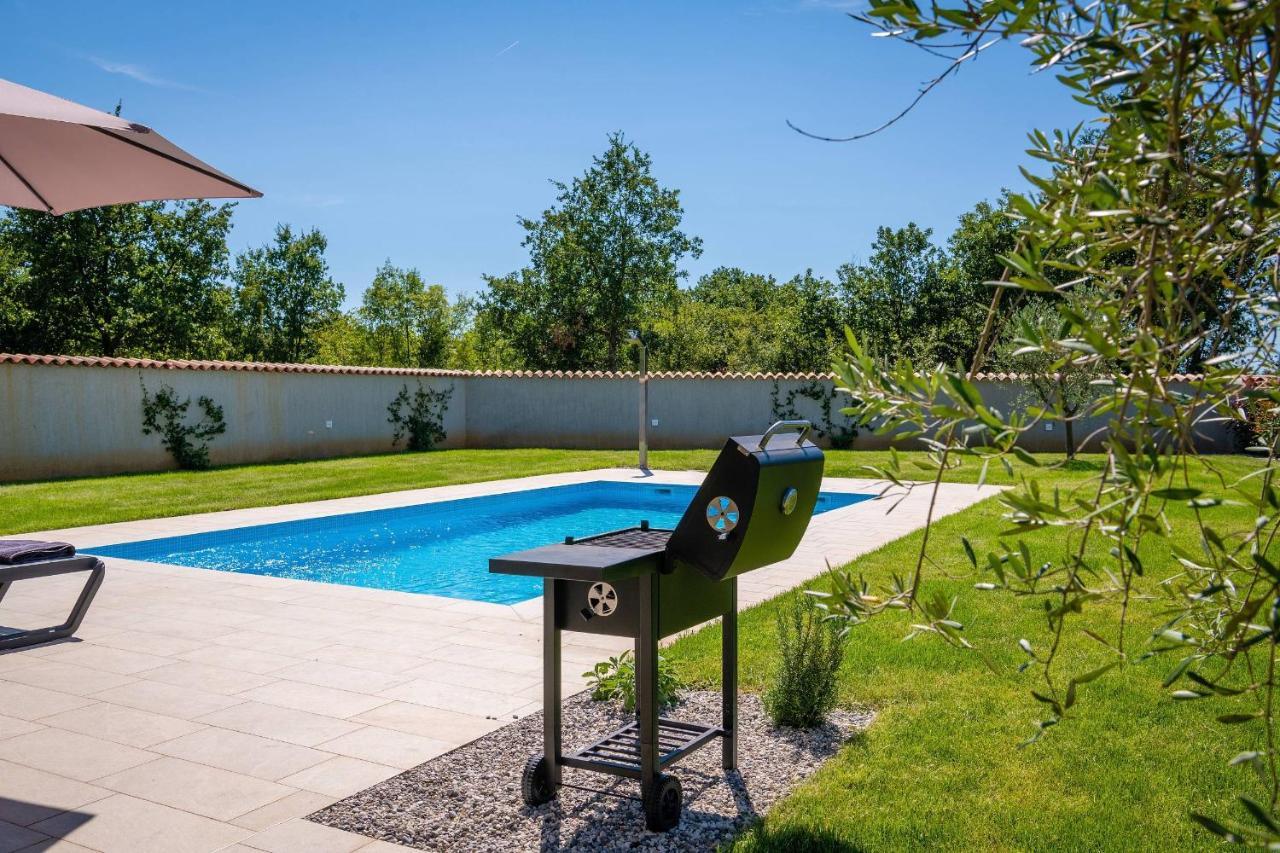 Holiday House Luca โปเรช ภายนอก รูปภาพ