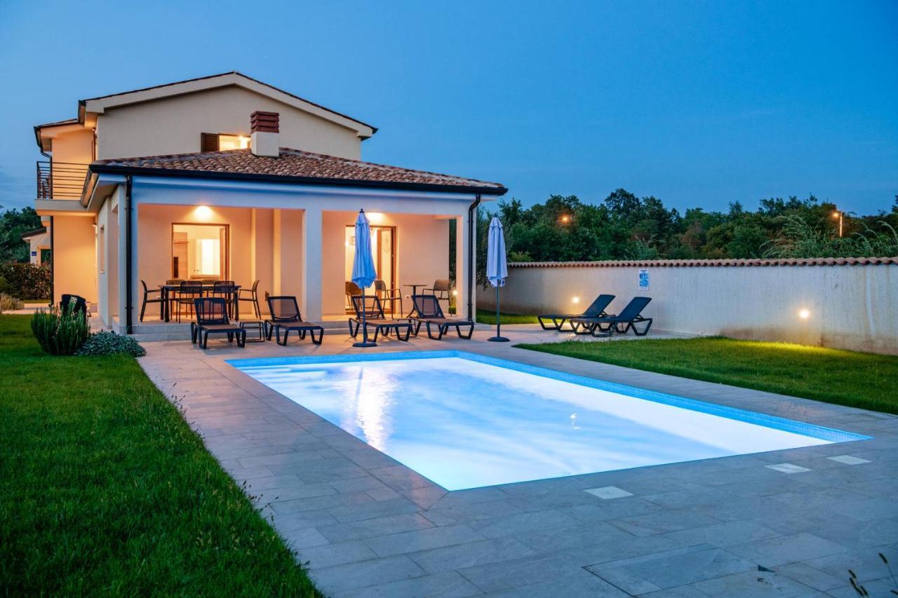 Holiday House Luca โปเรช ภายนอก รูปภาพ