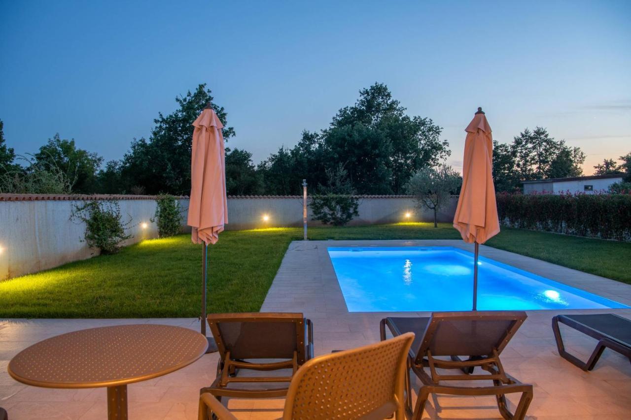 Holiday House Luca โปเรช ภายนอก รูปภาพ